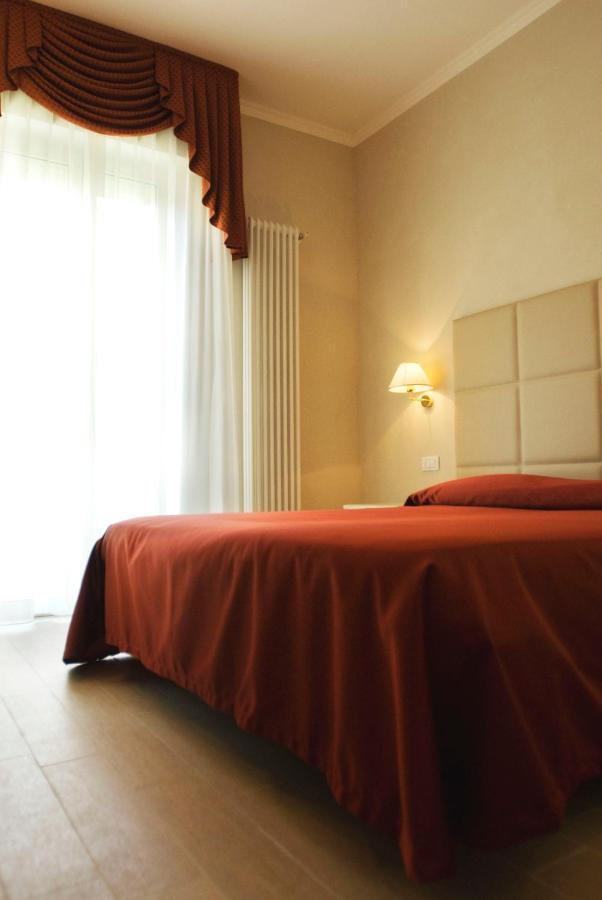 Hotel Gradara Bellaria-Igea Marina Habitación foto